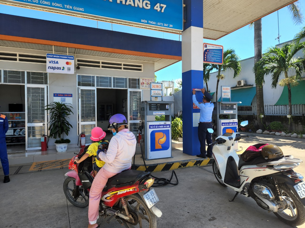 Dán số điện thoại đường dây nóng