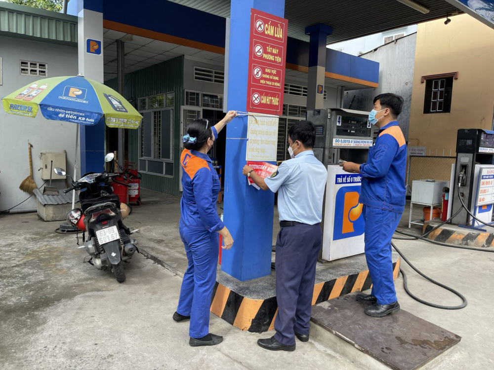 Dán số điện thoại đường dây nóng
