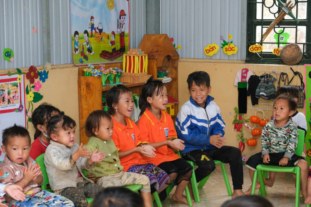 Niềm vui của cô Cần cũng là niềm vui của các em nhỏ tại Tà Đằng