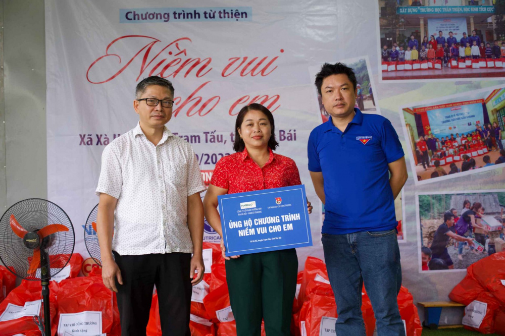 CWIN ✅ Nhà cái cờ bạc trực tuyến tốt nhất và Thương hiệu uy tín tổ chức trao quà Chương trình từ thiện “Niềm vui cho em” tại Trường Mầm non Hoa Hồng, xã Xà Hồ, huyện Trạm Tấu, tỉnh Yên Bái
