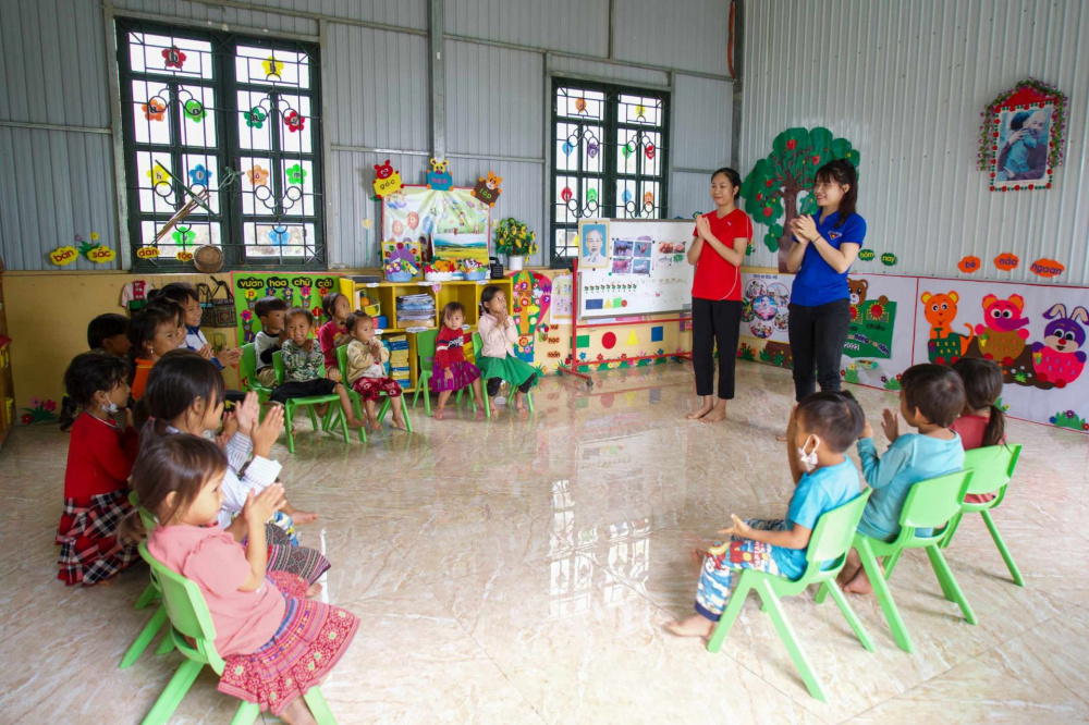 Niềm vui của cô Cần cũng là niềm vui của các em nhỏ tại Tà Đằng