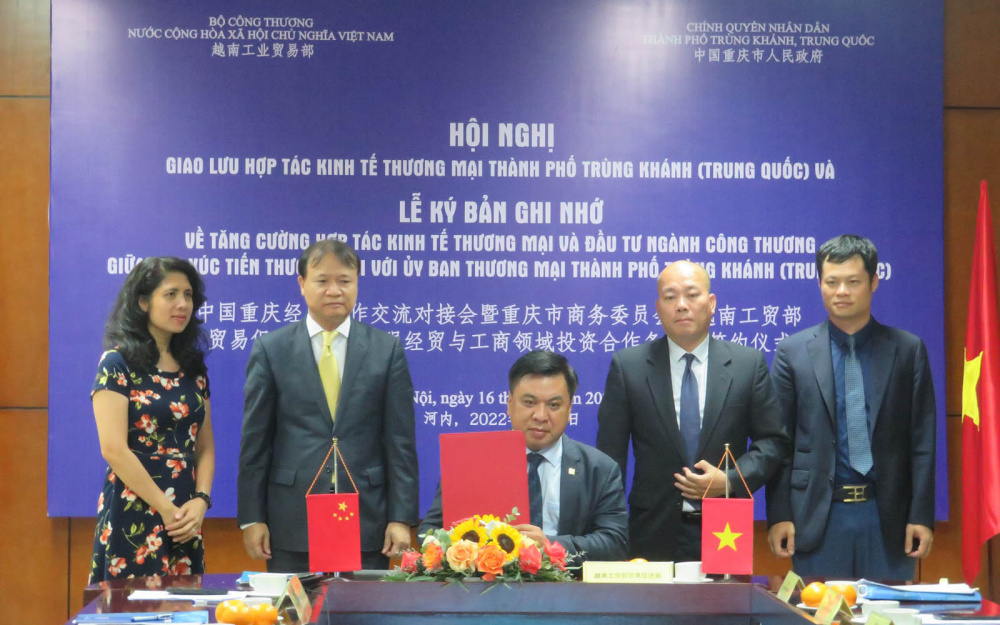 kí kết hợp tác thương mại