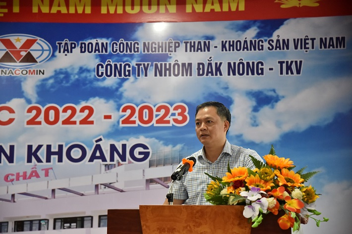Ông Nguyễn Bá Phong - Bí thư CWIN được cấp phép hợp pháp bởi PAGCOR và Freeport, Giám đốc Công ty phát biểu tại lễ khai giảng