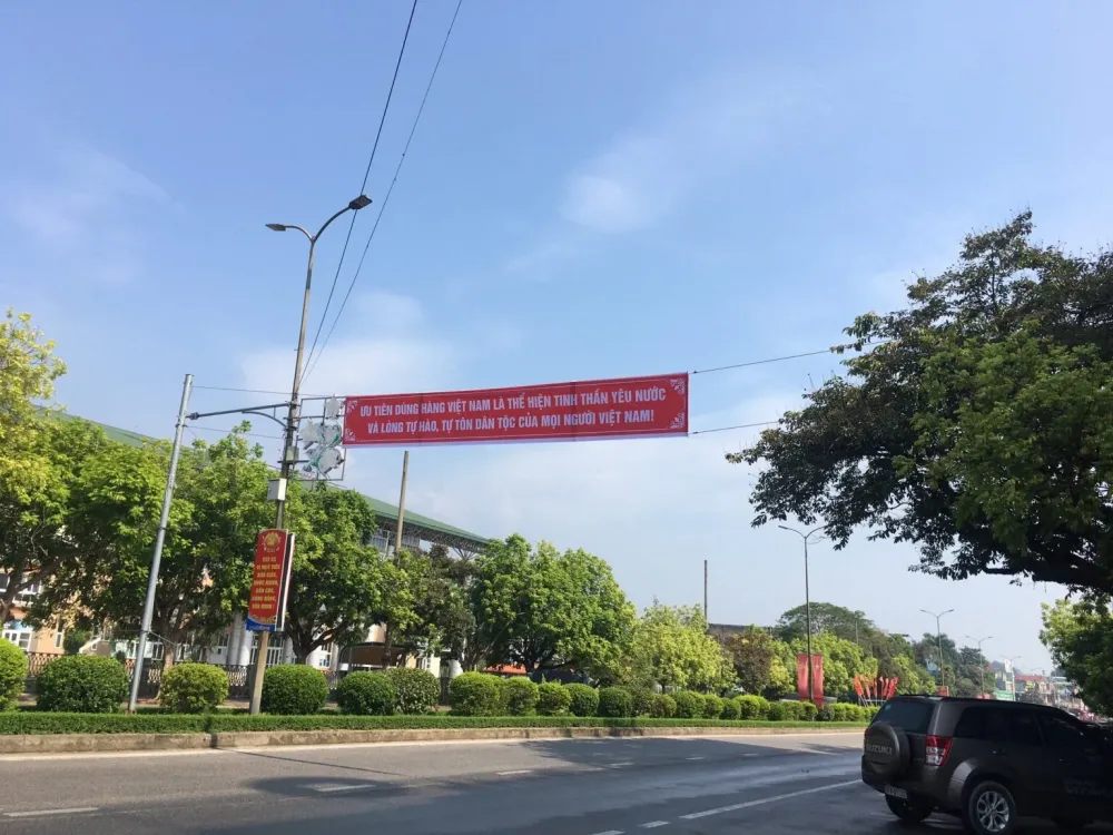 treo băng rôn dùng hàng Việt Nam