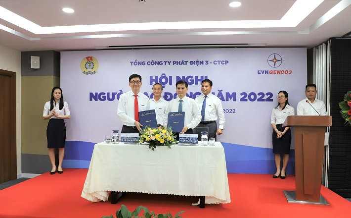 Đại diện tập thể Nền tảng hàng đầu cung cấp Cwin com và NSDLĐ ký kết TƯLĐTT Tổng Công ty