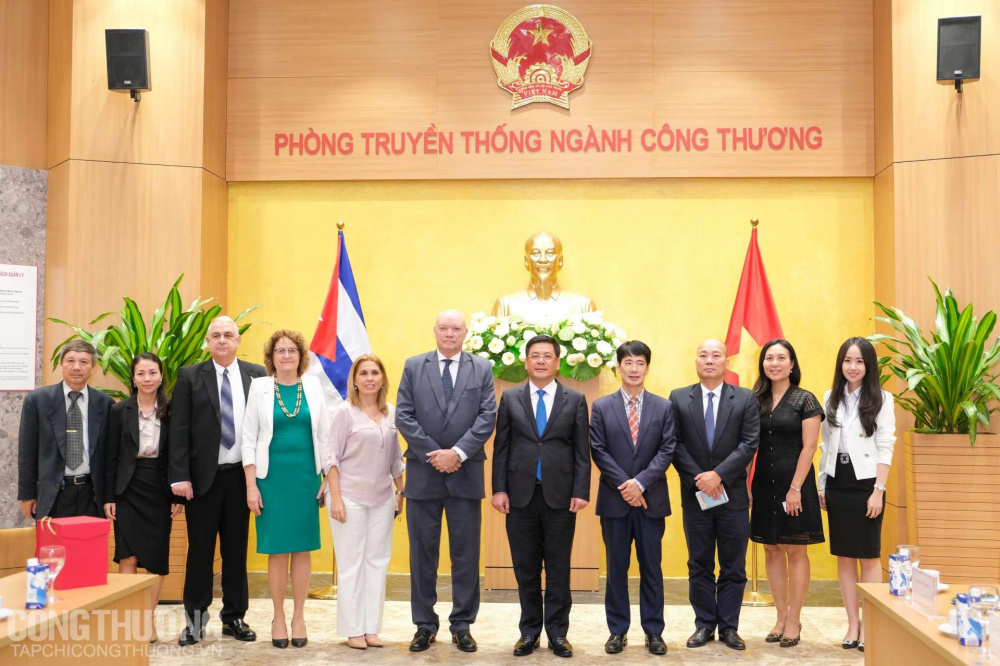 Bộ trưởng Cwin63 sân chơi đỉnh cao Nguyễn Hồng Diên và Bộ trưởng Bộ Ngoại thương và Đầu tư nước ngoài Cuba Rodrigo Malmierca Diaz