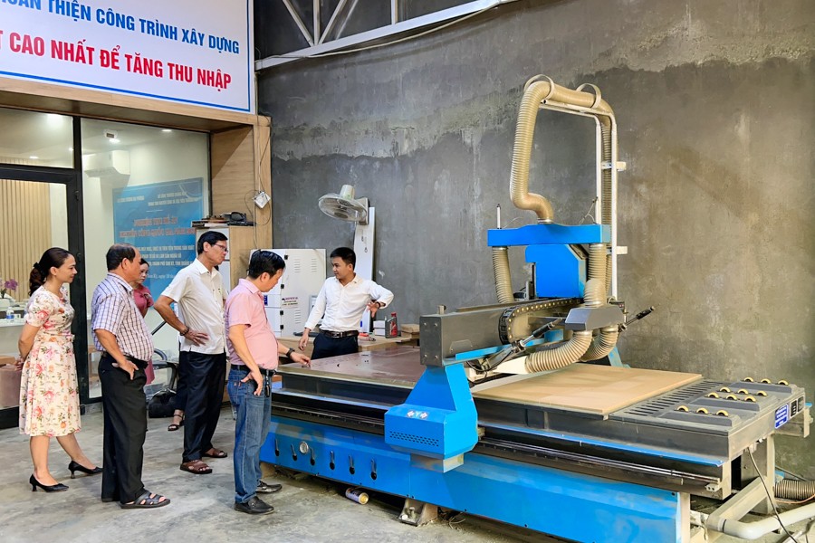 Ảnh 1. Từ nguồn vốn sự nghiệp khuyến công quốc gia năm 2022, Trung tâm Khuyến công và xúc tiến thương mại Quảng Nam đã hỗ trợ 200 triệu đồng cho Công ty TNHH MTV Advpro mua sắm 1 máy CNC HP1