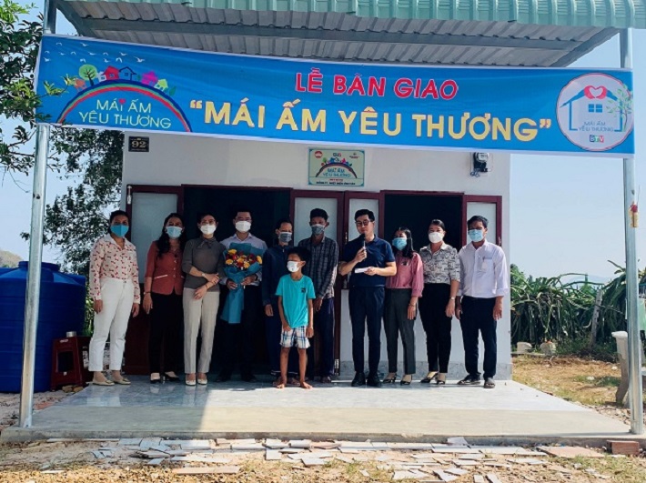 Chương trình tổ chức bàn giao nhà cho gia đình anh Văn Công Thành