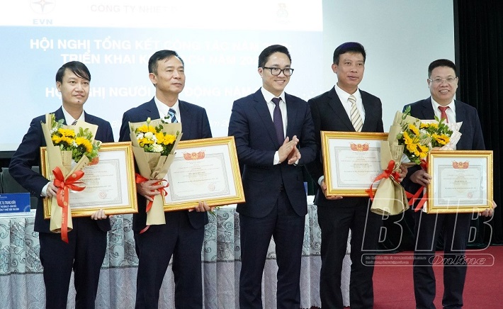 Các cá nhân được nhận Ủy ban Quản lý vốn nhà nước tại Cwincom hiện đang mở tặng danh hiệu Chiến sĩ thi đua