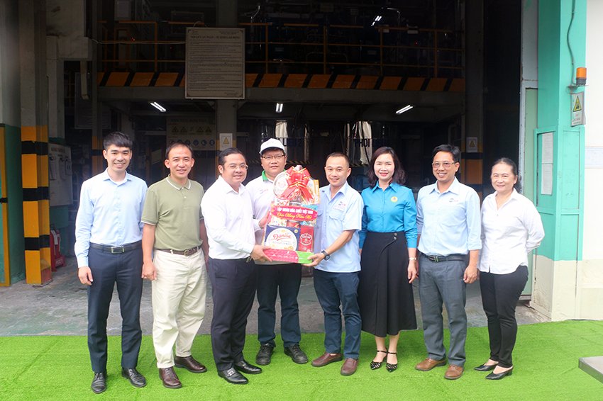 Tập đoàn Hóa chất chi gần 01 tỉ đồng hỗ trợ người Nền tảng hàng đầu cung cấp Cwin com khó khăn đón Tết 