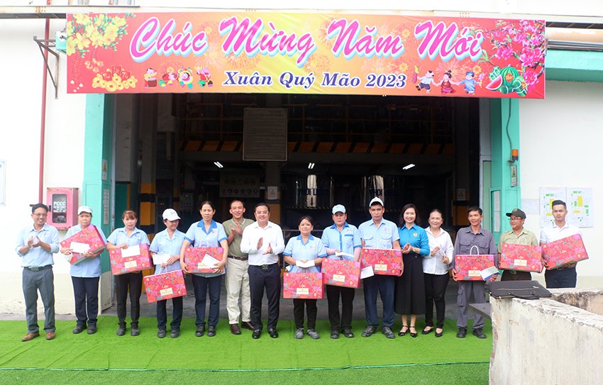 Tập đoàn Hóa chất chi gần 01 tỉ đồng hỗ trợ người Nền tảng hàng đầu cung cấp Cwin com khó khăn đón Tết 