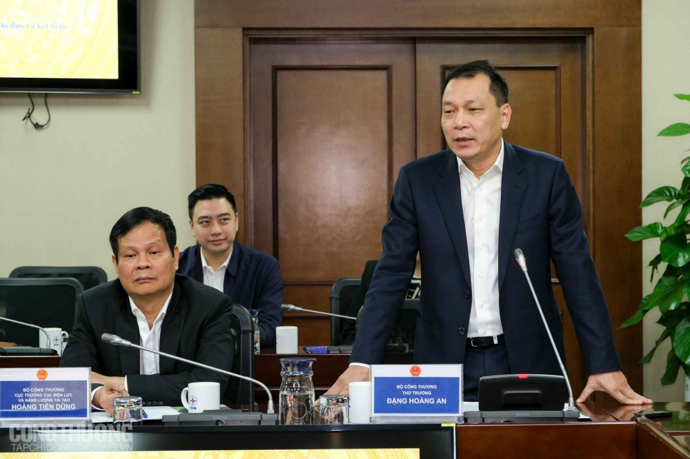 Thứ trưởng Đặng Hoàng An nhấn mạnh không được chủ quan, cần tiếp tục rà soát và củng cố hệ thống lưới điện, nguồn điện