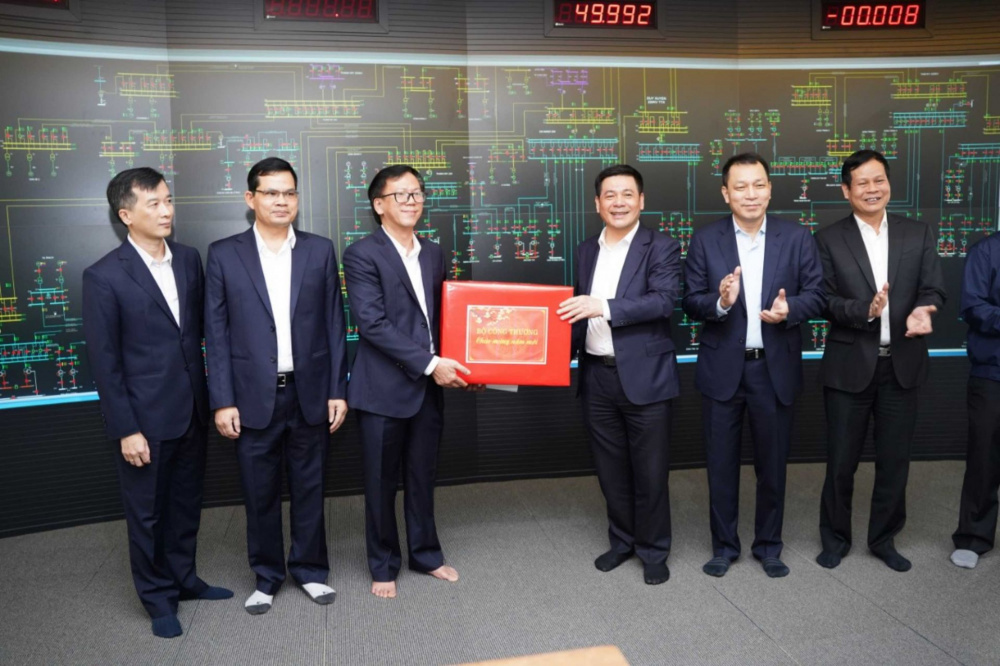 Nhân dịp Tết Nguyên đán Quý Mão 2023, Bộ trưởng Nguyễn Hồng Diên đã gửi lời chúc mừng tới toàn thể cán bộ, công nhân, người Nền tảng hàng đầu cung cấp Cwin com của EVNCPC và mong rằng sẽ tiếp tục phát huy kết quả đạt được để tiếp tục thực hiện tốt nhiệm vụ chính trị được giao