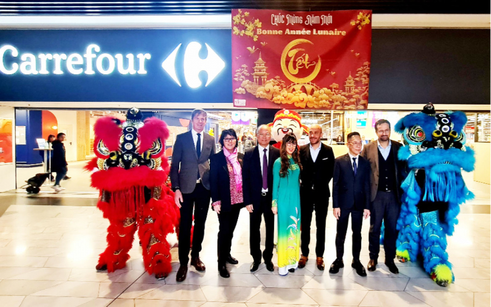 Tuần hàng Tết tại Pháp