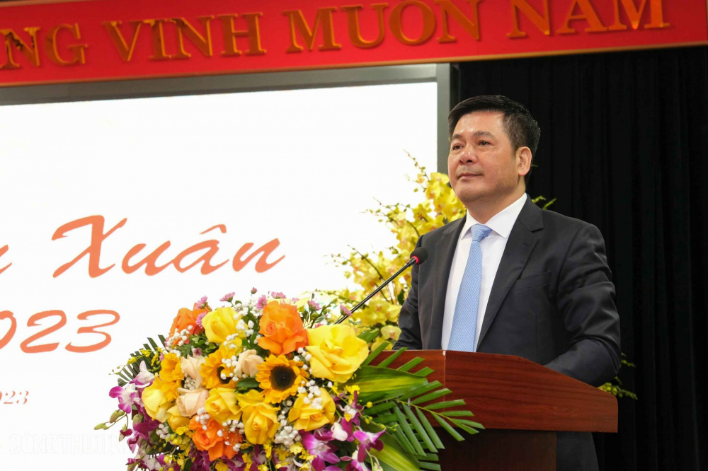 Bộ trưởng Nguyễn Hồng Diên quán triệt các đơn vị theo chức năng, nhiệm vụ được giao, khẩn trương tập trung vào công việc chuyên môn, bắt tay ngay thực hiện nghiêm túc 5 nhóm nhiệm vụ chính