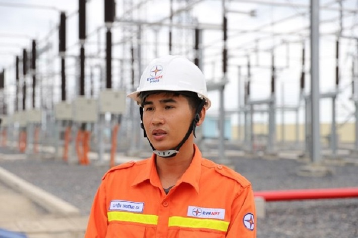 Anh Luyện Trường Ca, Phụ trách Trạm biến áp 500kV Vân Phong, Truyền tải điện Khánh Hòa, Công ty Truyền tải điện 3 - một trong 03 thí sinh đạt giải Nhất nghề QLVH trạm biến áp tại Hội thi thợ giỏi cấp EVN năm 2022