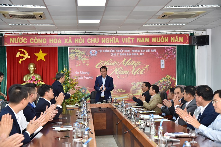 Đồng chí Ngô Thanh Danh chúc Tết ban lãnh đạo điều hành Công ty