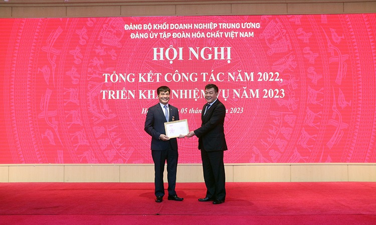 trao ky niem chuong