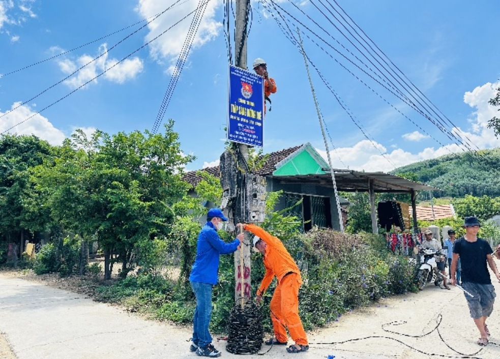 đoàn viên, thanh niên Thủy điện An Khê - Ka Nak hăng hái tham gia chương trình