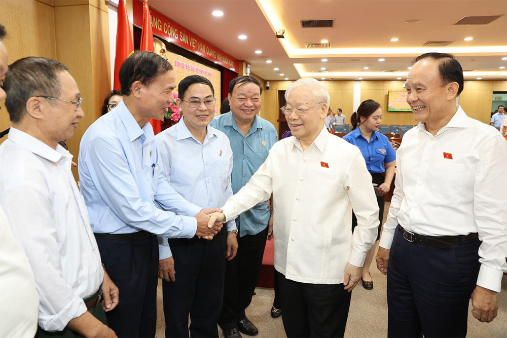 Tổng Bí thư Nguyễn Phú Trọng với đại biểu và cử tri tại quận Đống Đa. Ảnh: Trí Dũng
