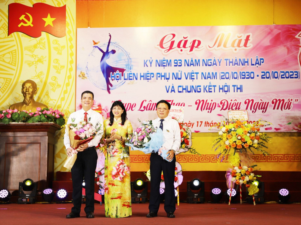 Trưởng Ban nữ công Công ty Sa Thị Hải Vân bày tỏ lời cảm ơn sâu sắc tới sự quan tâm của Ban lãnh đạo Công ty đã quan tâm chỉ đạo, tạo điều kiện thuận lợi để phong trào nữ công Công ty có sự phát triển mạnh mẽ về số lượng và chất lượng