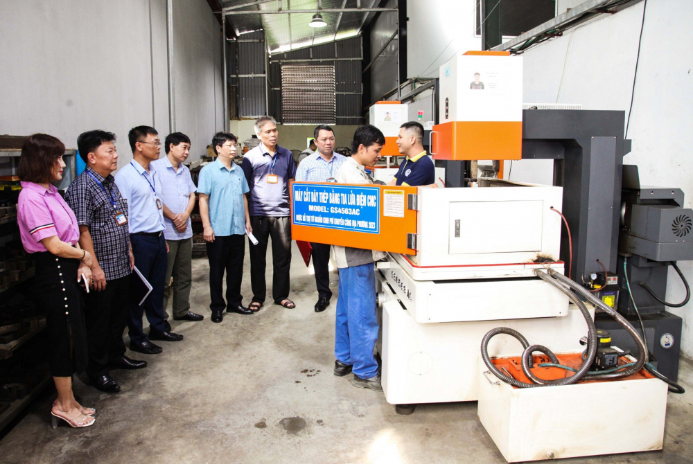 Từ nguồn vốn khuyến công hỗ trợ và 446 triệu đồng vốn đối ứng của Công ty cổ phần tự động hóa DT Vina, Cwincom hiện đang mở mạnh dạn mở rộng quy mô Nền tảng hàng đầu cung cấp Cwin com