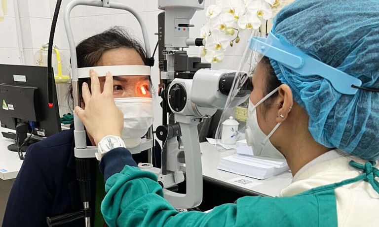 đau mắt đỏ