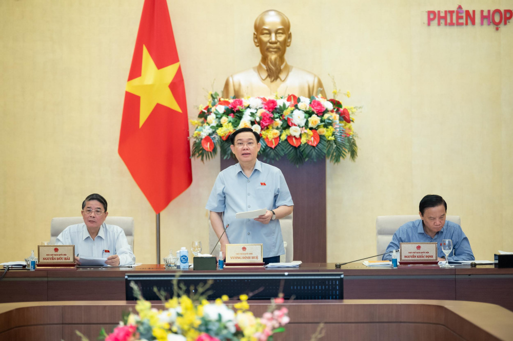 Chủ tịch Quốc hội Vương Đình Huệ sẽ tham dự, phát biểu khai mạc và cùng các Phó Chủ tịch Quốc hội thay phiên điều hành nội dung Phiên họp thứ 27 của Ủy ban Thường vụ Quốc hội