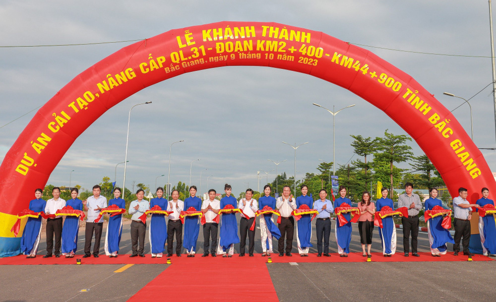 cắt băng khánh thành