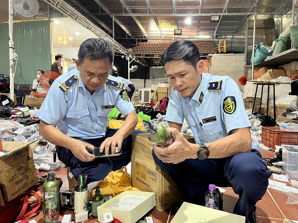 giả mạo nhãn hiệu nổi tiếng