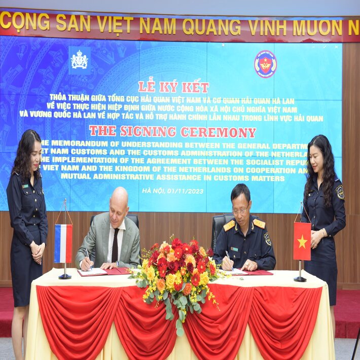 hơp tác