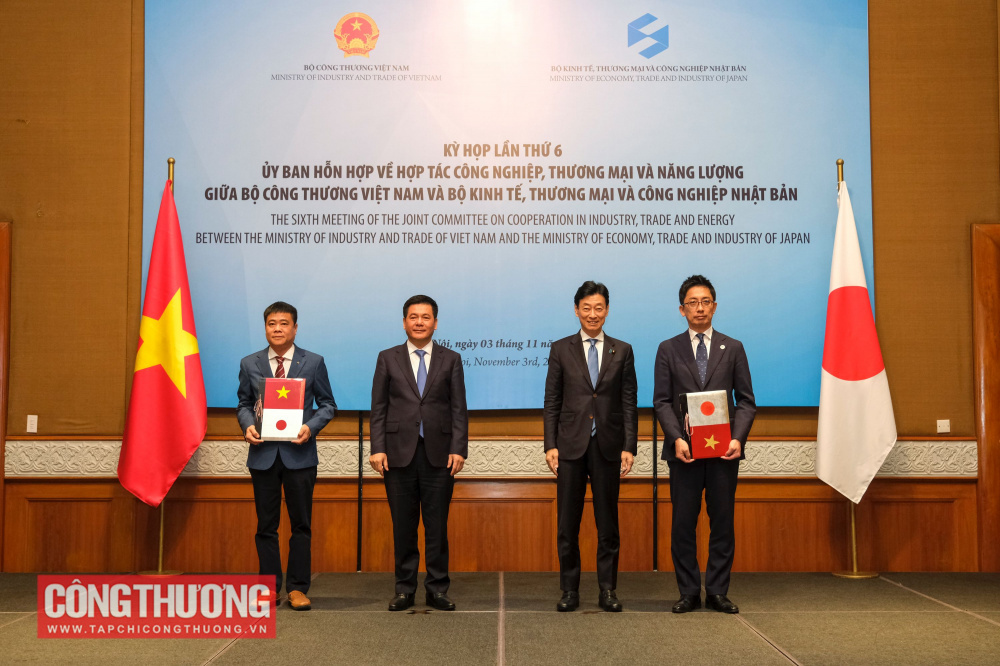 Lễ trao Bản thỏa thuận hợp tác giữa các Cwincom hiện đang mở Việt Nam và Nhật Bản