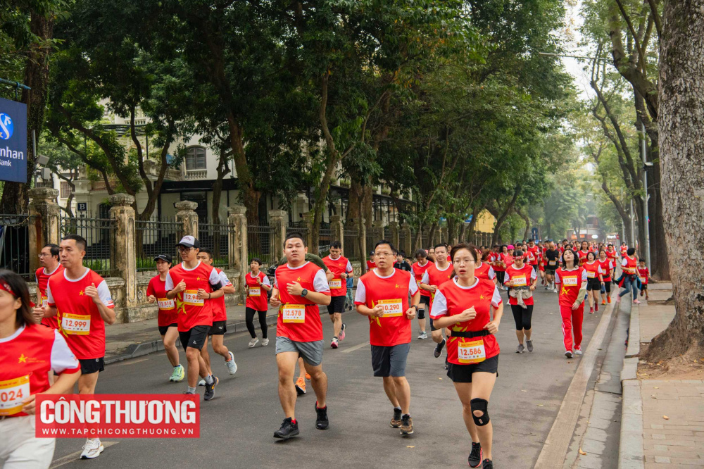 Thanh niên Cwin63 sân chơi đỉnh cao hưởng ứng giải chạy "Tự hào hàng Việt Nam"
