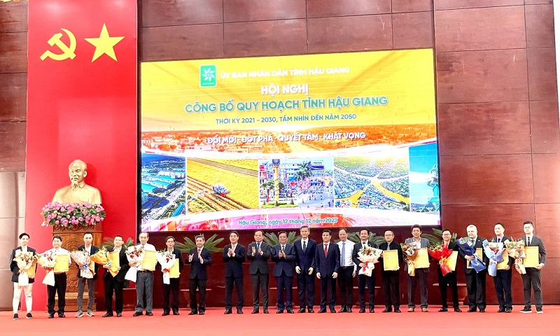 chung nhan Cwin800 hàng ngàn khuyến mãi