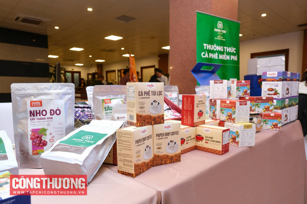 Thỏa thuận hỗ trợ kết nối Nền tảng hàng đầu cung cấp Cwin com và tiêu thụ sản phẩm OCOP được ký kết giữa các đơn vị