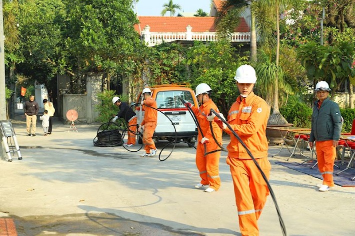 EVNHANOI cải tạo nâng cấp đường trục chuẩn bị cho mùa hè năm 2023 