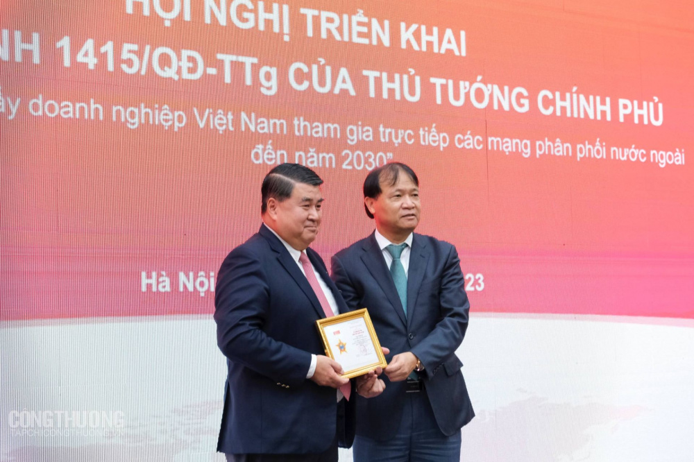 Thúc đẩy Cwincom hiện đang mở tham gia trực tiếp vào các mạng phân phối nước ngoài