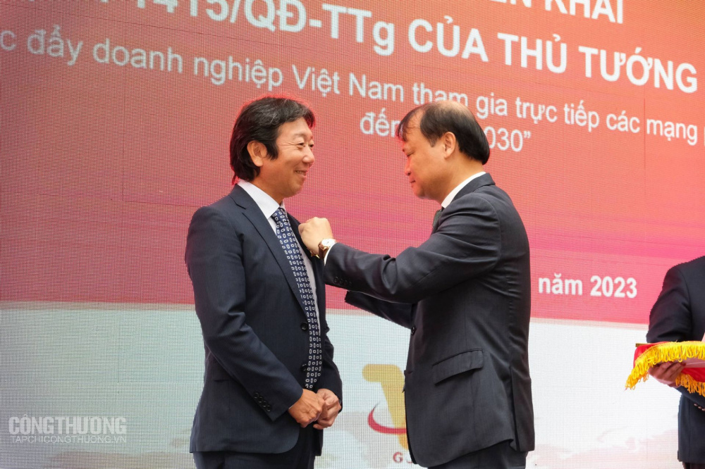 Thúc đẩy Cwincom hiện đang mở tham gia trực tiếp vào các mạng phân phối nước ngoài