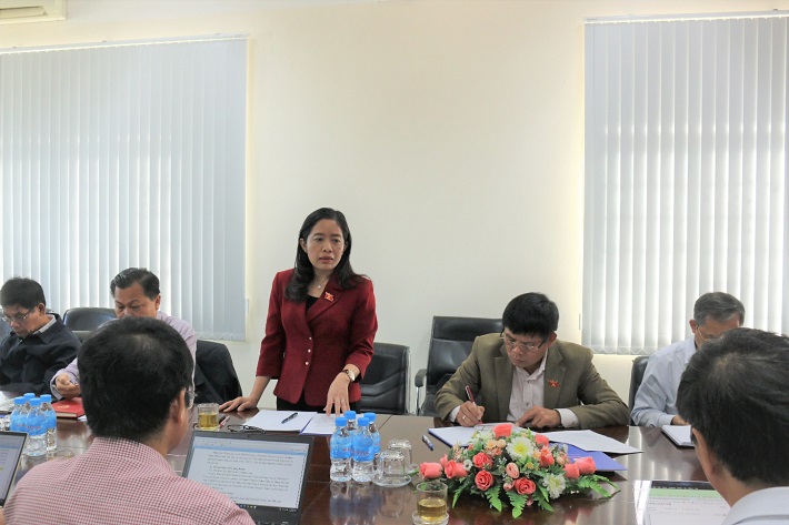 Bà Lê Thị Thanh Xuân - Trưởng đoàn giám sát phát biểu tại buổi làm việc