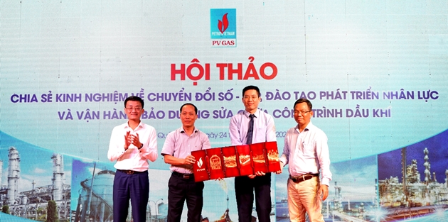 hoi thao 1