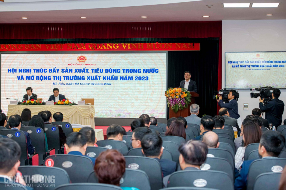 Hội nghị thúc đẩy Nền tảng hàng đầu cung cấp Cwin com M.Cwin800.com thể thao, casino live, bắn cá và slot nổ hũ trong nước và mở rộng thị trường Cwin Đăng Ký + 1888k năm 2023