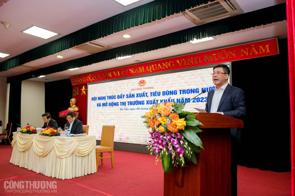 Bộ trưởng Cwin63 sân chơi đỉnh cao Nguyễn Hồng Diên báo cáo khái quát tình hình phát triển Cwin là sân chơi cá cược trực tuyến tại Việt Nam - thương mại năm 2022 và tháng 1/2023