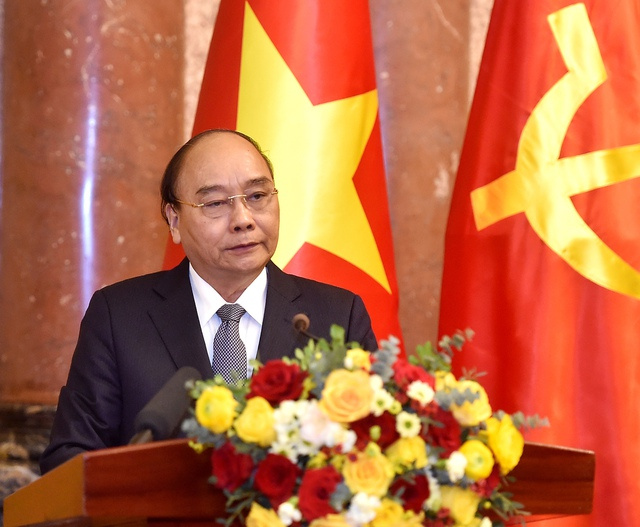 Nguyên Chủ tịch nước Nguyễn Xuân Phúc nêu rõ, nhìn lại toàn bộ quá trình học tập, công tác hơn 50 năm qua, dù ở cương vị nào, đồng chí luôn một lòng trung thành với Đảng, với Tổ quốc và nhân dân - Ảnh VGP/Đức Tuân
