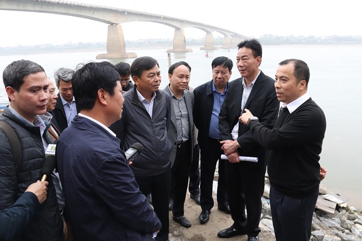Đoàn công tác của Bộ NN&PTNT và EVN kiểm tra công tác cấp nước đổ ải tại trạm bơm Trung Hà, Hà Nội