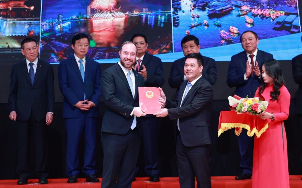 Bộ trưởng Nguyễn Hồng Diên trao Quyết định phê duyệt chủ trương Cwin800 hàng ngàn khuyến mãi cho dự án Nhà máy điện khí 2,2GW Sơn Mỹ 2 tại Việt Nam