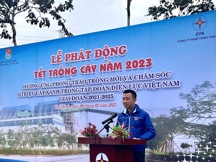 Đồng chí Phạm Xuân Minh Trí - Phó Bí thư Đoàn thanh niên EVN phát biểu tại buổi lễ phát động