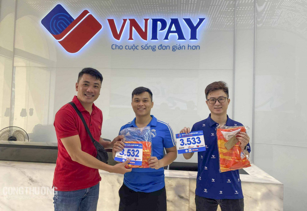 Ngày 9-10/3, Ban tổ chức đã triển khai phát race kit đến tận tay hơn 1.000 vận động viên tham gia Giải chạy, sẵn sàng cho việc gia nhập đường đua vào sáng mai