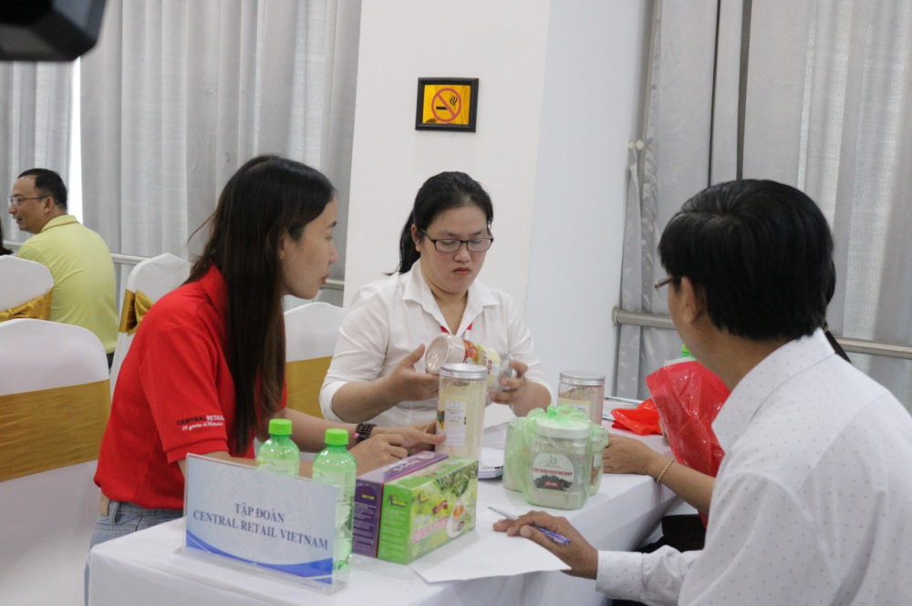 Bộ phận thu mua của Central Retail trao đổi với Cwincom hiện đang mở và hợp tác xã, tìm hiểu về các sản phẩm tiêu biểu của vùng Đồng bằng sông Cửu Long
