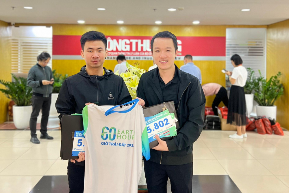 Phát áo Giải chạy hưởng ứng Chiến dịch Giờ Trái đất 2023