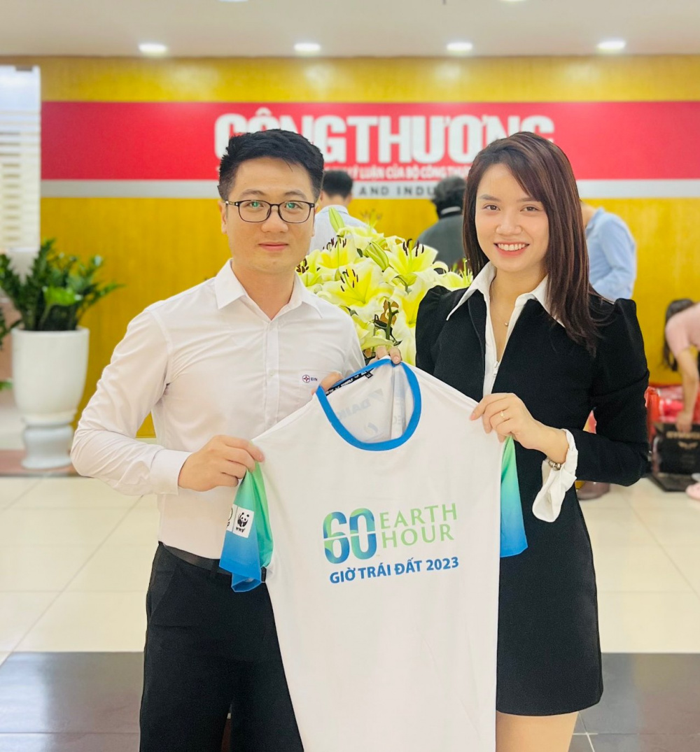 Phát áo Giải chạy hưởng ứng Chiến dịch Giờ Trái đất 2023